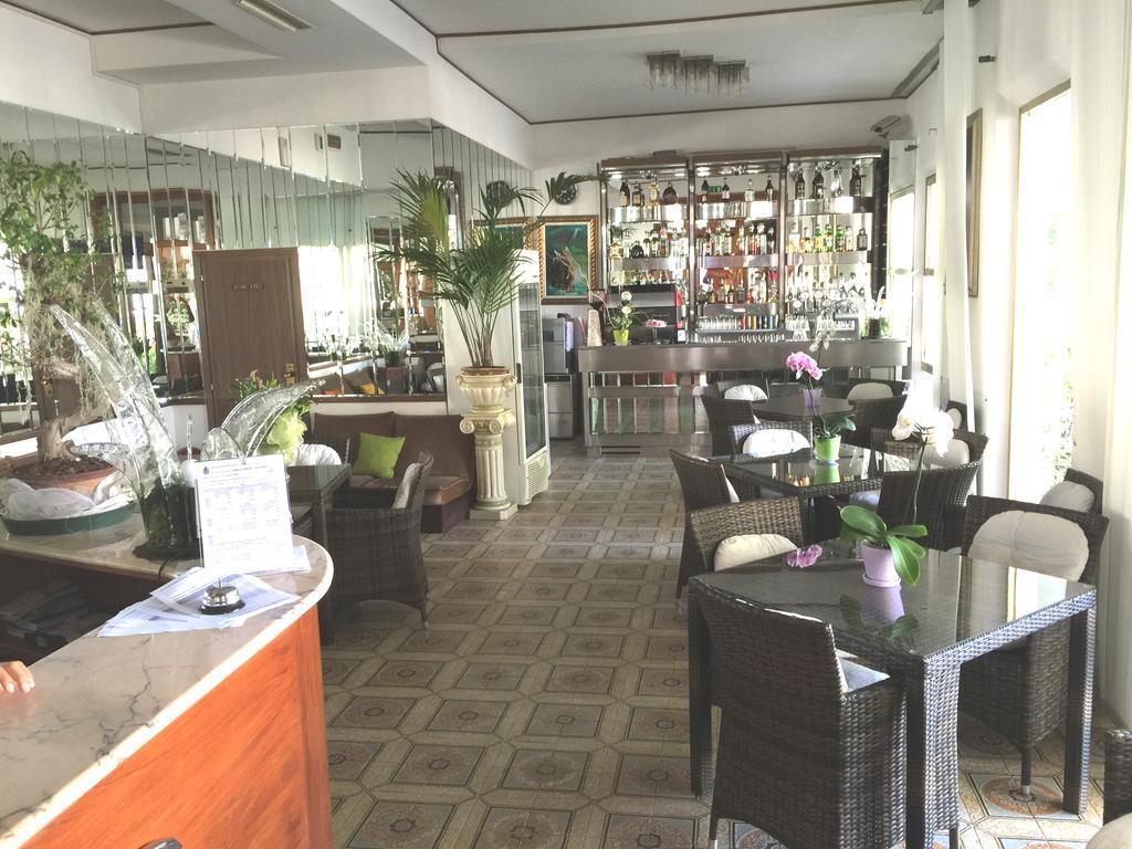 Hotel Villa Verde San Mauro Mare Екстериор снимка